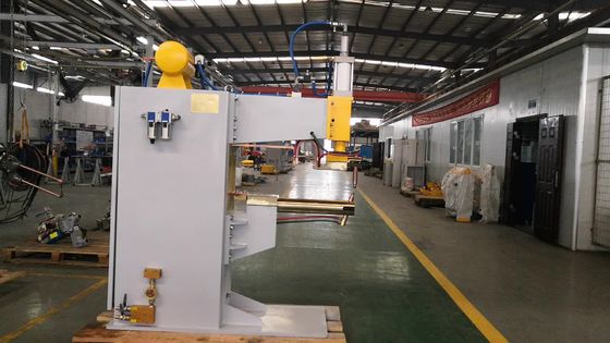 50HZ 3.5KN Fogli di metallo CNC punto di saldatura macchina Tavolo operato
